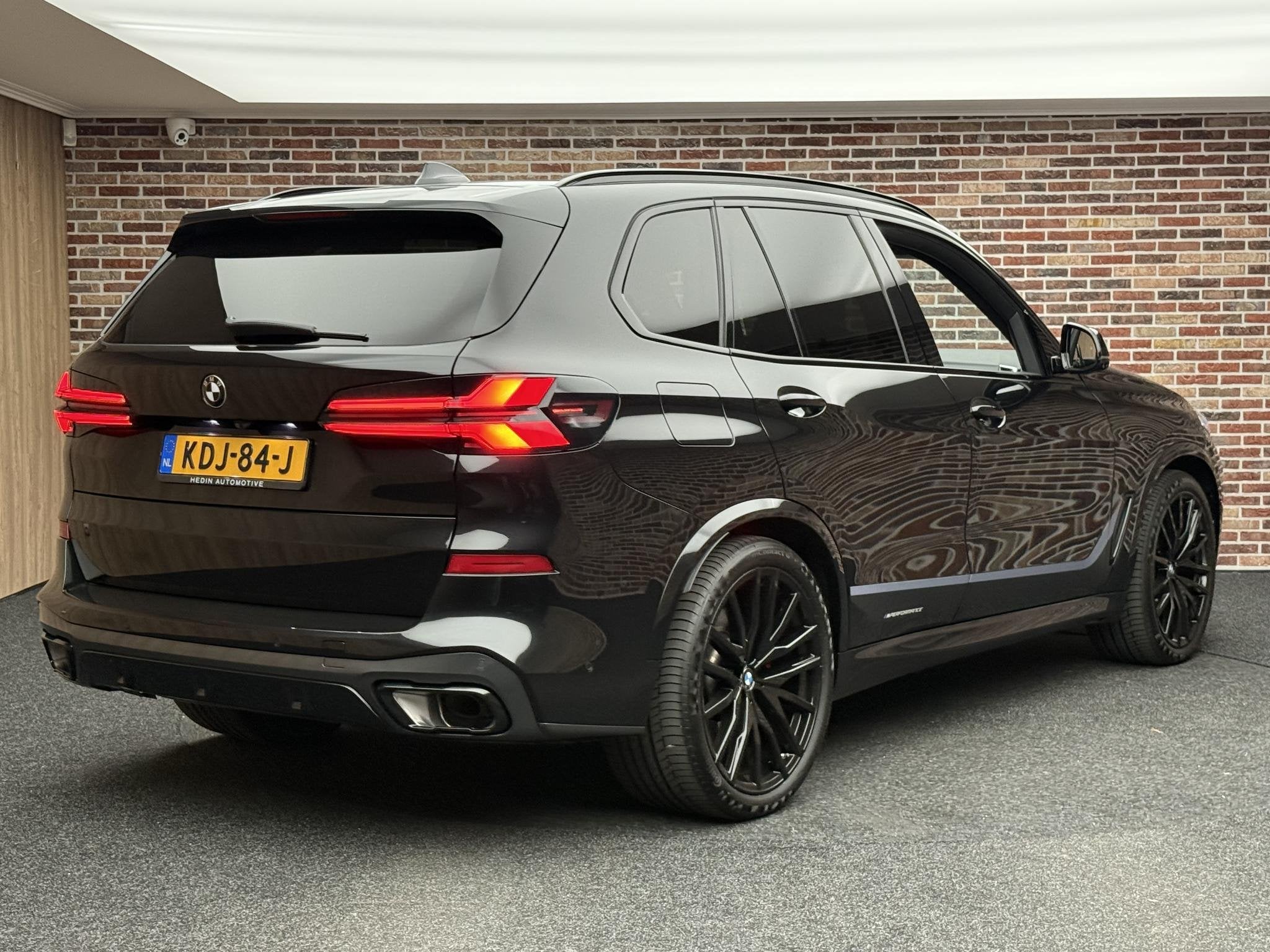 BMW X5 xDrive45e M FACELIFT-pack SKY M-seats Carbon H&K Trkh, Auto's, Dealer onderhouden, Gebruikt, 394 pk, Zwart