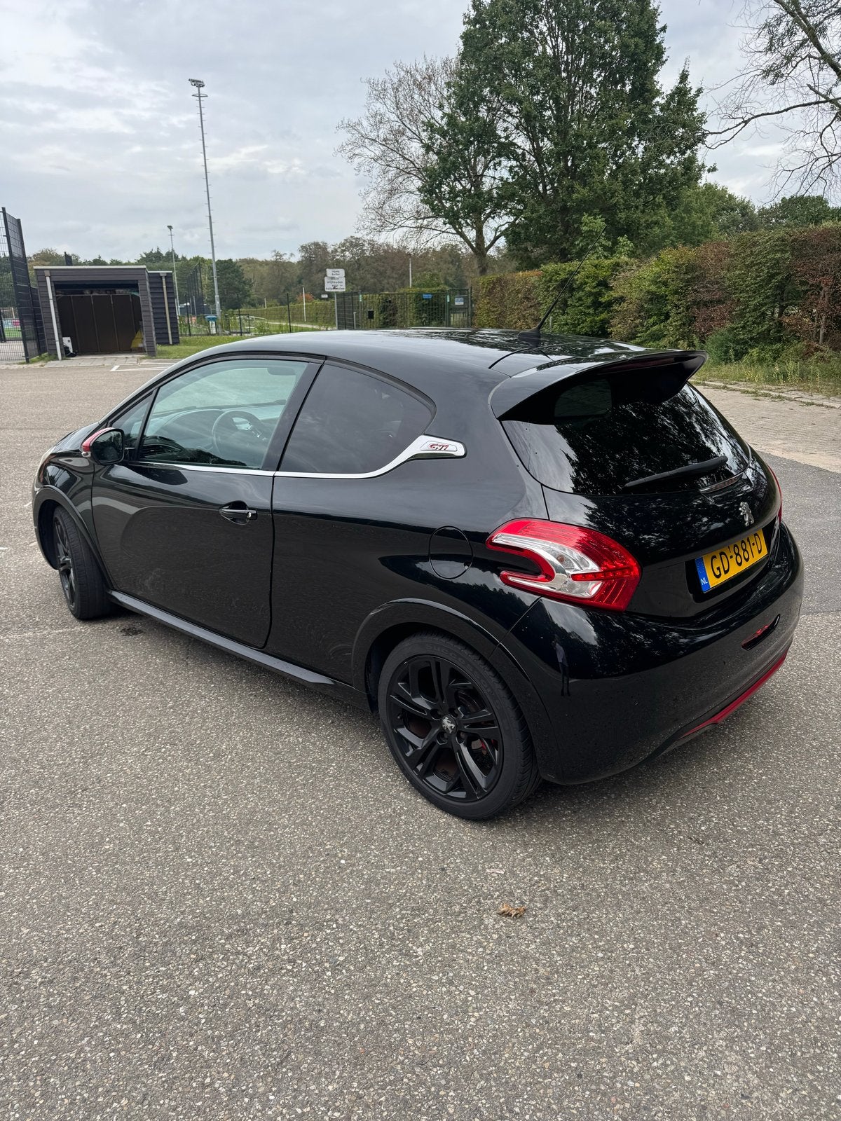 Peugeot 208 1.6 GTI 147KW 3-D 2013 Zwart, Auto's, Voorwielaandrijving, Handgeschakeld, Particulier, 17 km/l