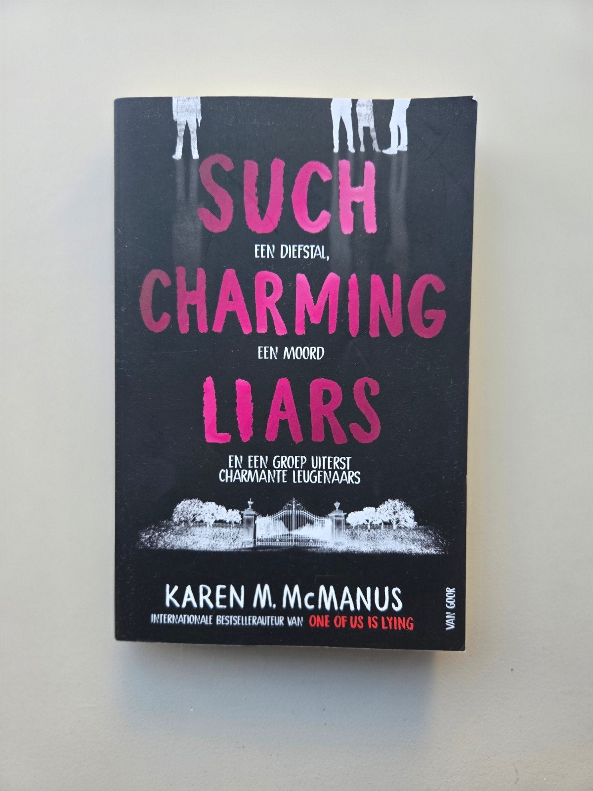 Such Charming Liars - Karen M. McManus (Thriller), Ophalen of Verzenden, Zo goed als nieuw, Karen M. McManus, Nederland