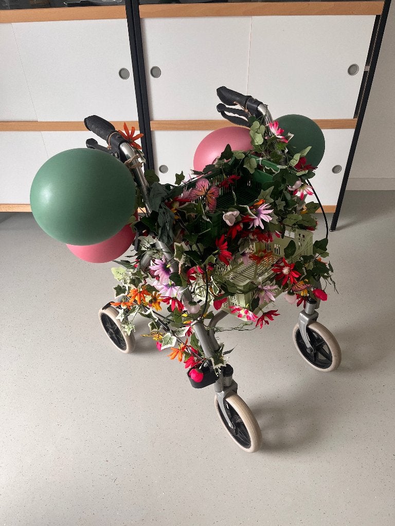 Rollator (versierd voor kado jarige), Ophalen, Opvouwbaar, Gebruikt