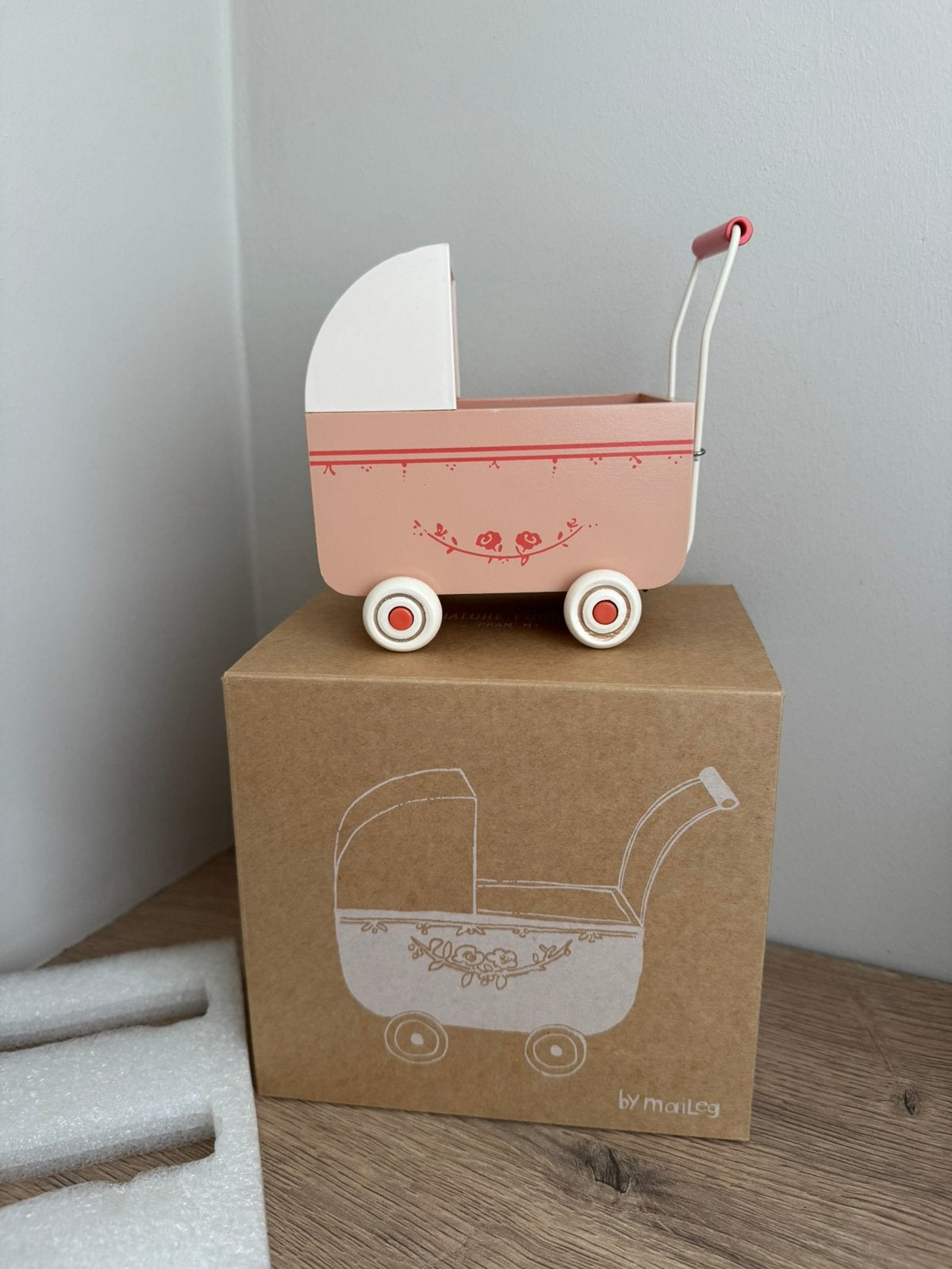 Maileg kinderwagen hout roze, Ophalen of Verzenden, Zo goed als nieuw