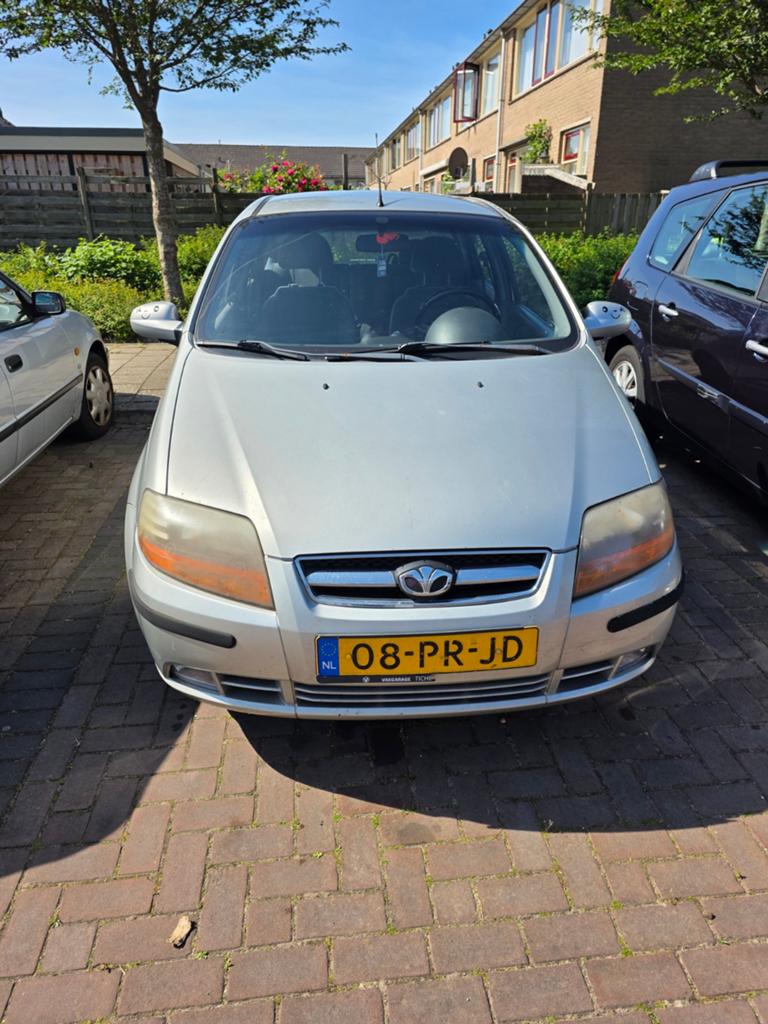 Daewoo Kalos 1.4 16V AUT 2004 Grijs met airco, Auto's, Daewoo, Kalos, Benzine, D, Hatchback, Automaat, Origineel Nederlands, Zilver of Grijs