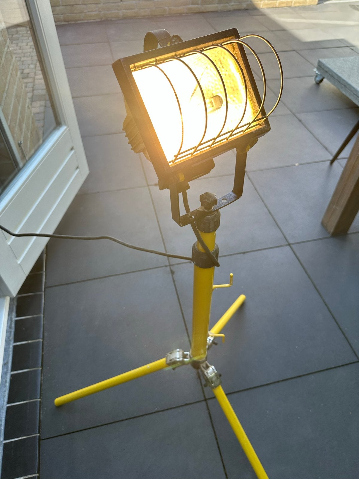 Bouwlamp op statief - Halogeen bouwlamp, Doe-het-zelf en Verbouw, Bouwverlichting, Gebruikt, Met statief, Ophalen of Verzenden