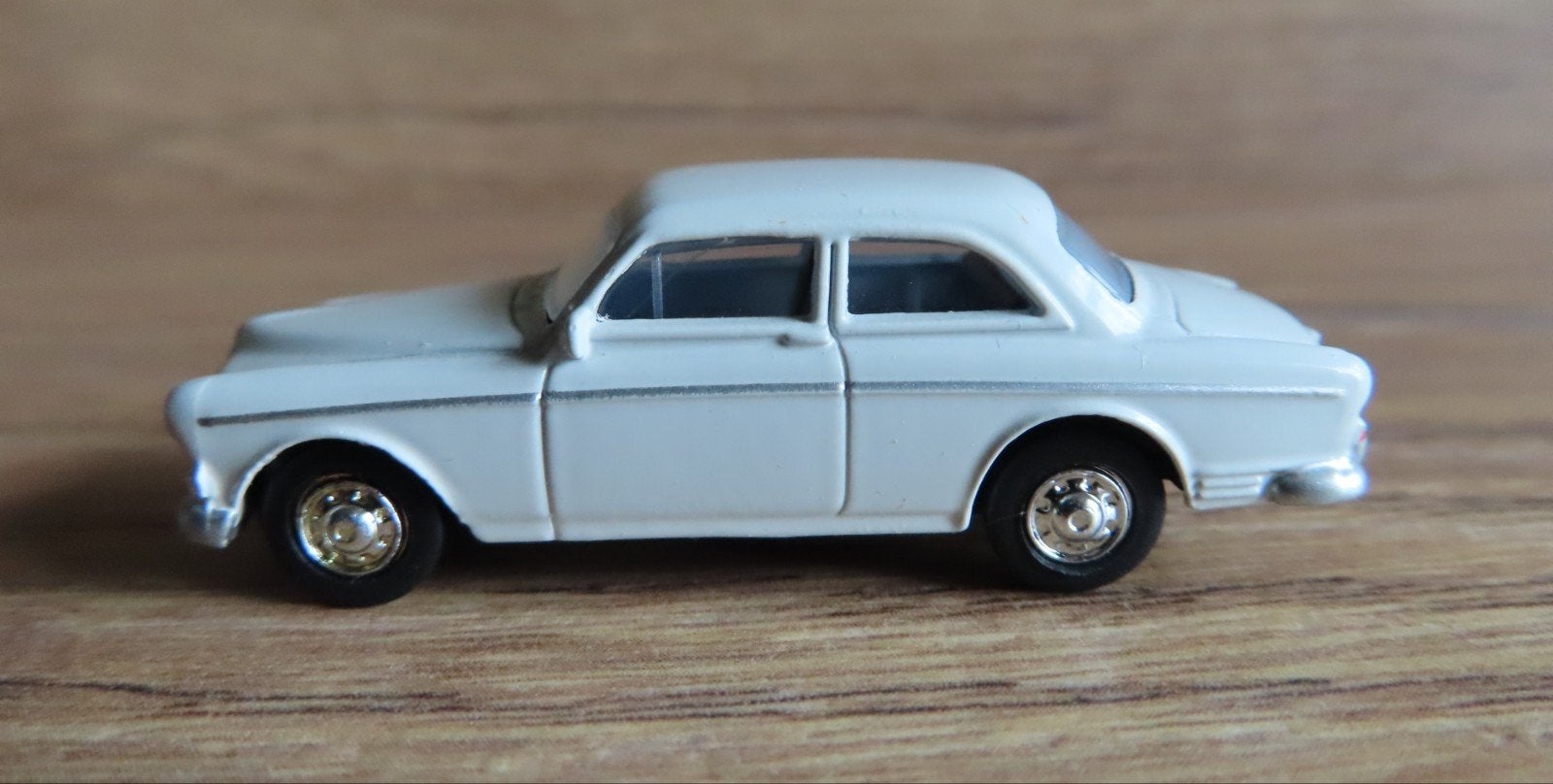 Te koop: VOLVO AMAZON VIERKE 1:87 METALEN MODEL, Ophalen of Verzenden, Zo goed als nieuw, Auto, Overige merken