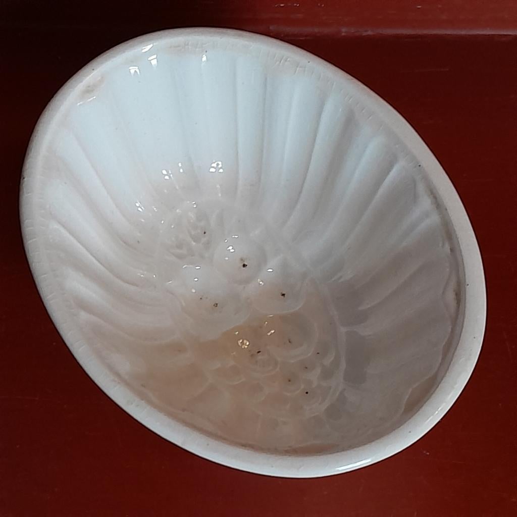 Puddingvormpje wit. Druiventros, Antiek en Kunst, Ophalen of Verzenden