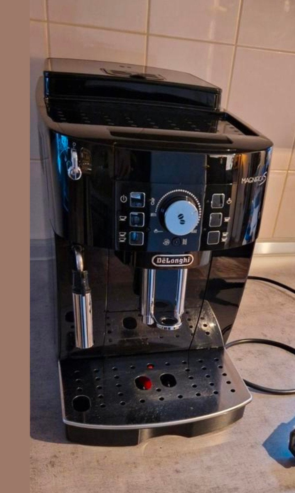 DeLonghi Magnifica S volautomatische espressomachine, Witgoed en Apparatuur, Koffiezetapparaten, Gebruikt, Espresso apparaat, 10 kopjes of meer