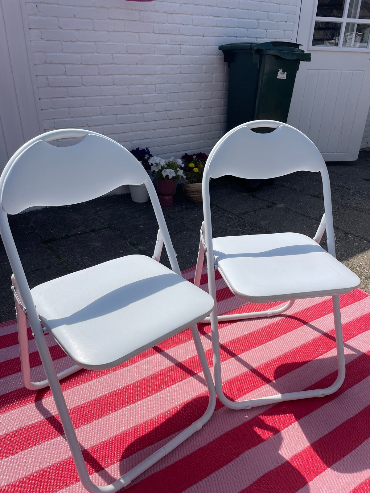 2 klapstoelen, Ophalen, Zo goed als nieuw, Wit, Twee