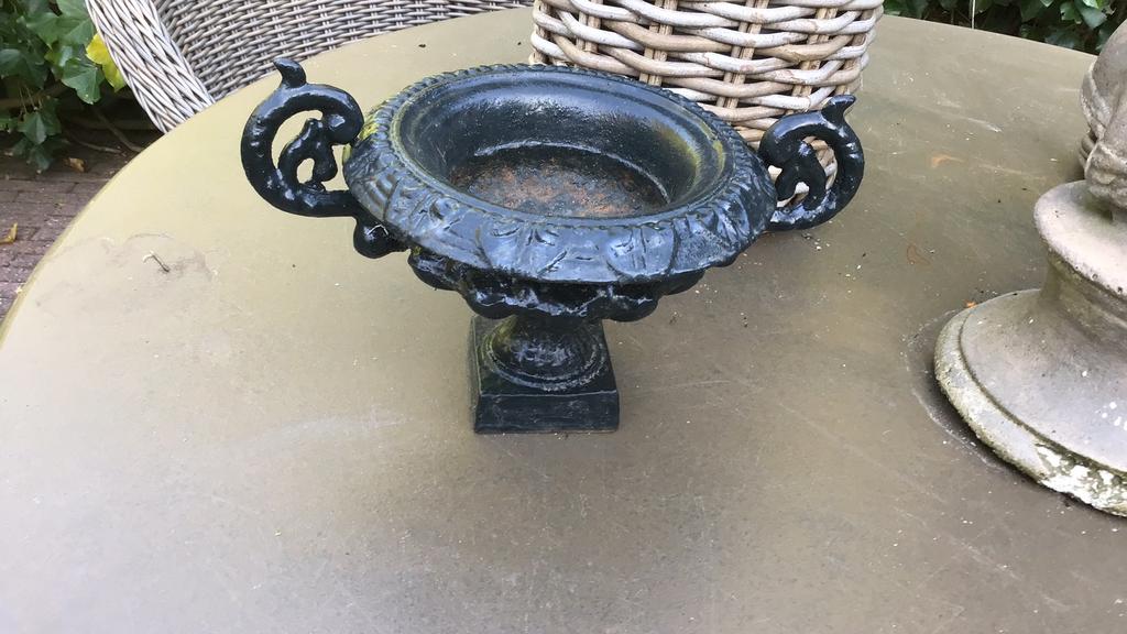 Kleine gietijzeren pot 28  m breed en 16 cm hoog, Tuin en Terras, Ophalen of Verzenden, Gebruikt
