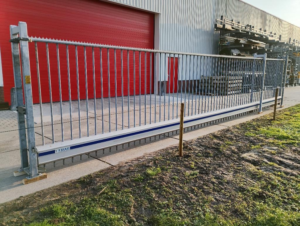 Vrijdragende Aluminium Schuifpoort 800x200, Ophalen, Met poort, Gebruikt, Aluminium