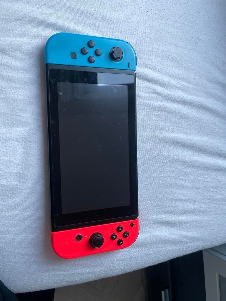 Nintendo Switch met hoes, controller grip en games, Spelcomputers en Games, Games | Nintendo Switch, Gebruikt, 1 speler, Vanaf 7 jaar