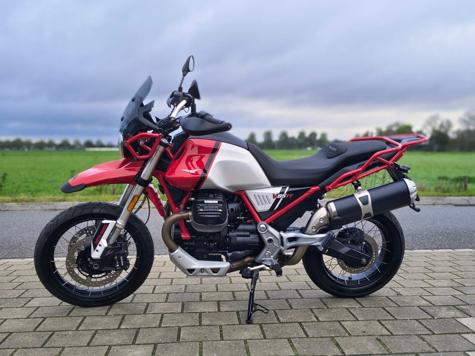 Moto Guzzi v85 TT Euro5 uit 2021 slechts 24.800km, 2 cilinders, LED Verlichting, Occasion, Motorrijbewijs A