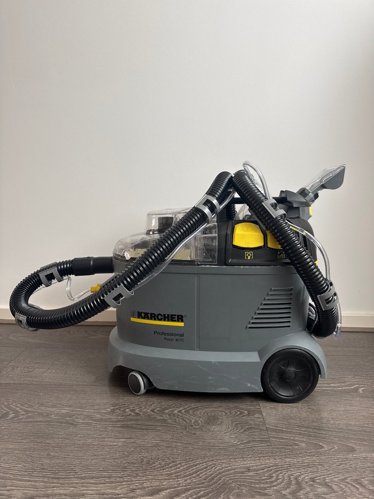 Kärcher Professional Puzzi 8/1 C Spray-extractiereiniger, Ophalen, Inclusief accessoires, Gebruikt, Kärcher
