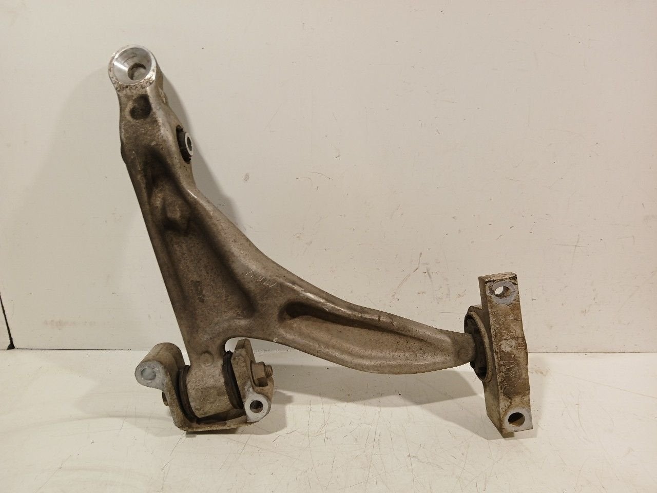Draagarm links voor Volvo S60, Onderdelen@venauto.nl, Van der Ven Autorecycling B.V., Gebruikt, Ettenseweg 76, 4706 PB Roosendaal, The Netherlands