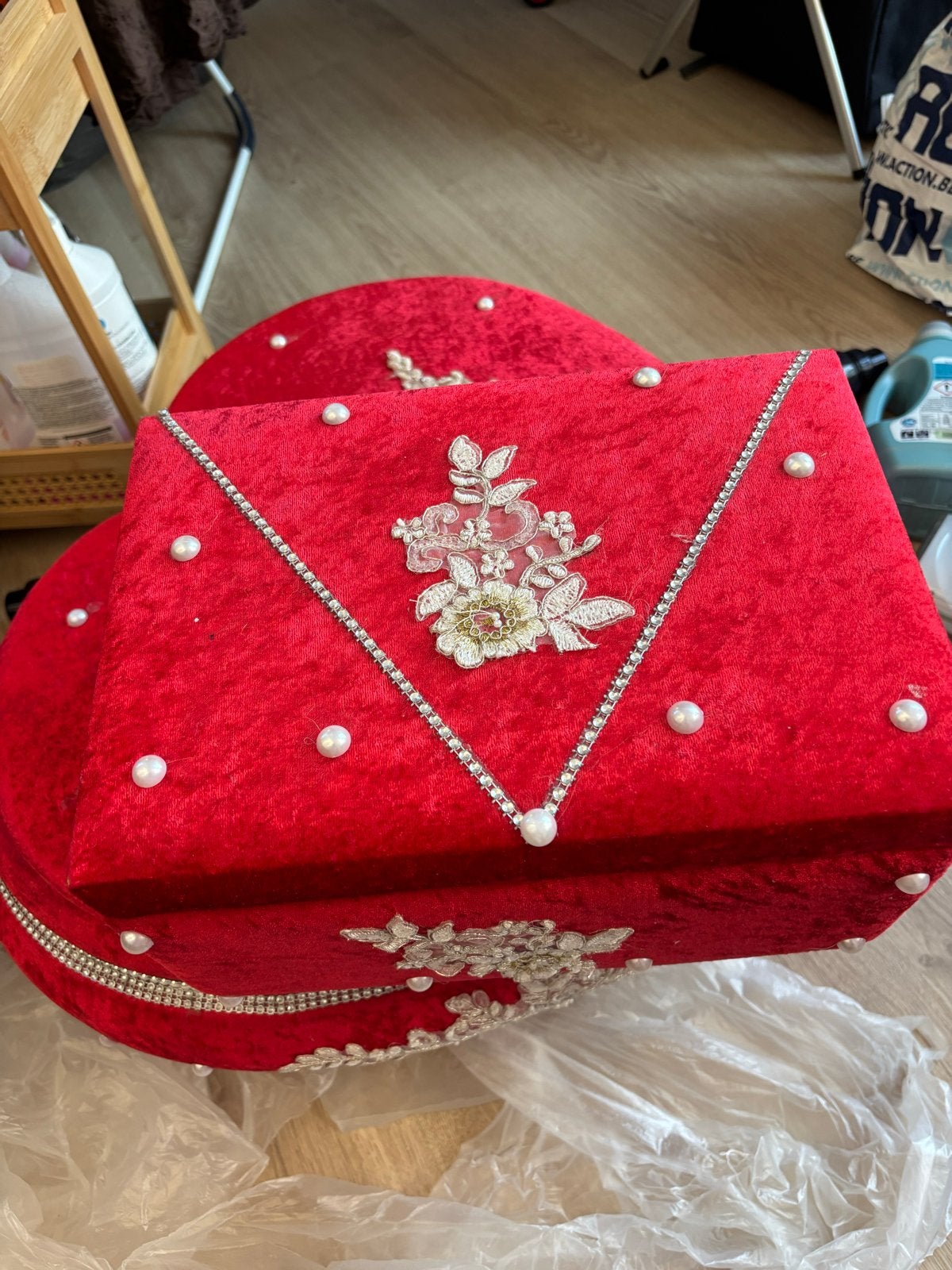 Rode fluwelen doos met parels en strass bohca, sandik, Huis en Inrichting, Overige materialen, Minder dan 50 cm, Ophalen of Verzenden