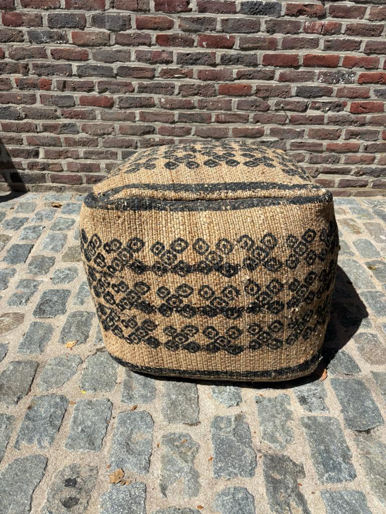 Jute poef met zwart patroon - Handgemaakt, Huis en Inrichting, Ophalen, Overige materialen, Vierkant, Zo goed als nieuw