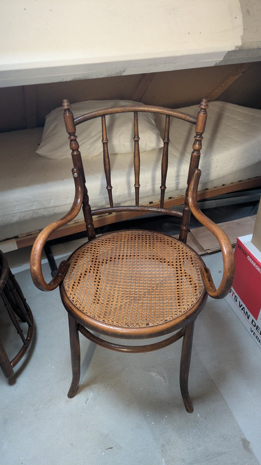6 Thonet stoelen (verschillende designs), Ophalen