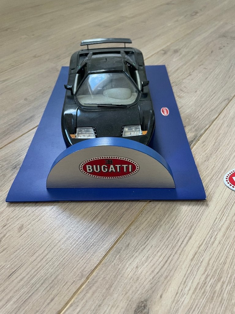 Bugatti EB 110 modelauto met magazine en display, Ophalen of Verzenden, Zo goed als nieuw, Auto, Bburago