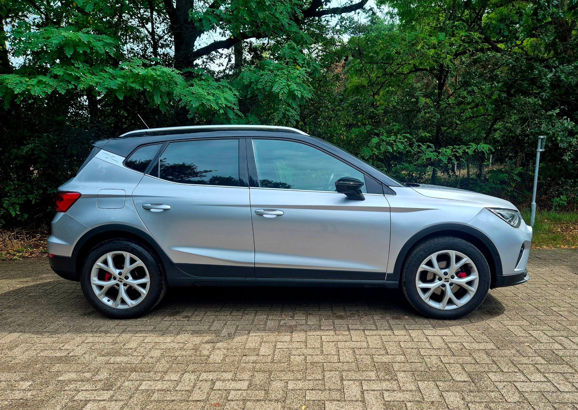 Seat Arona 1.5 EcoTSI FR Business Connect Xcellence, Auto's, Dealer onderhouden, Gebruikt, 4 cilinders, 150 pk