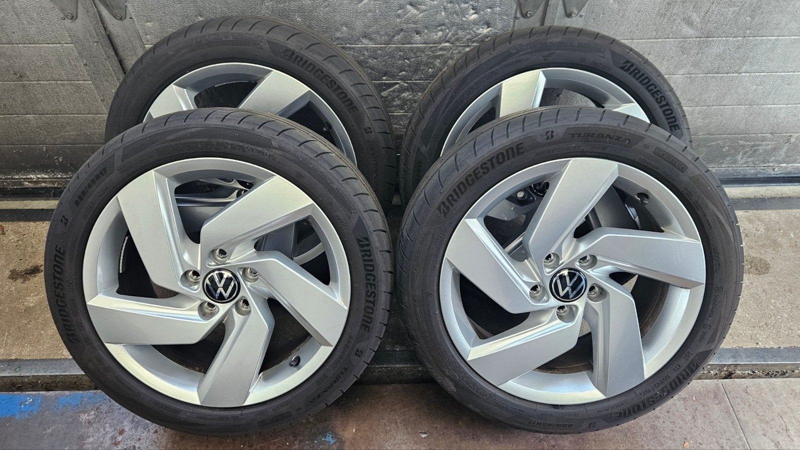 Te Koop set lichtmetalen velgen voor Volkswagen Golf 17 inch, Auto-onderdelen, Ophalen, Banden en Velgen, 17 inch, Personenwagen