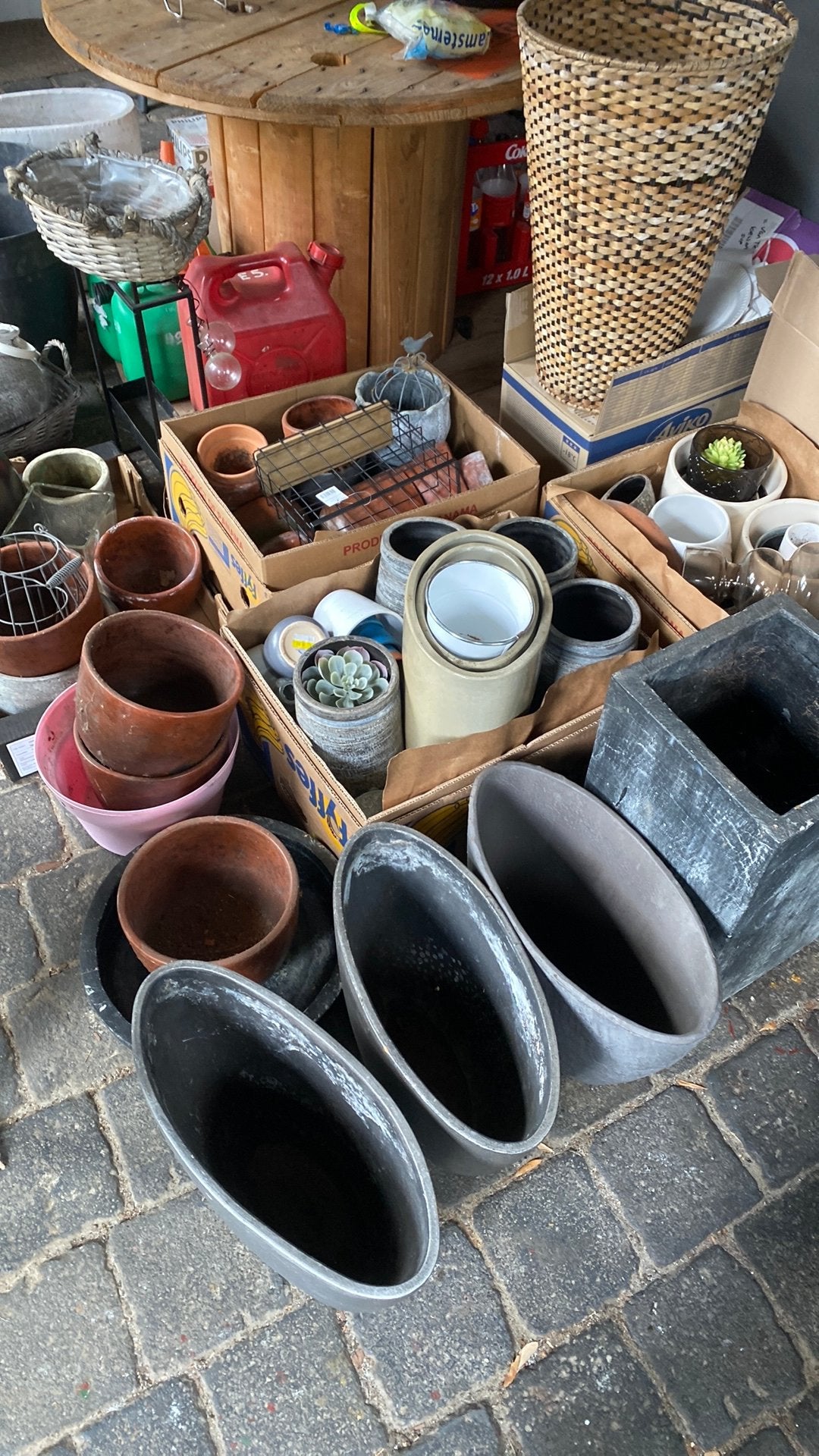 Gratis op te halen: diverse bloempotten, Tuin en Terras, Bloempotten, Ophalen, Gebruikt, Overige vormen, Overige materialen