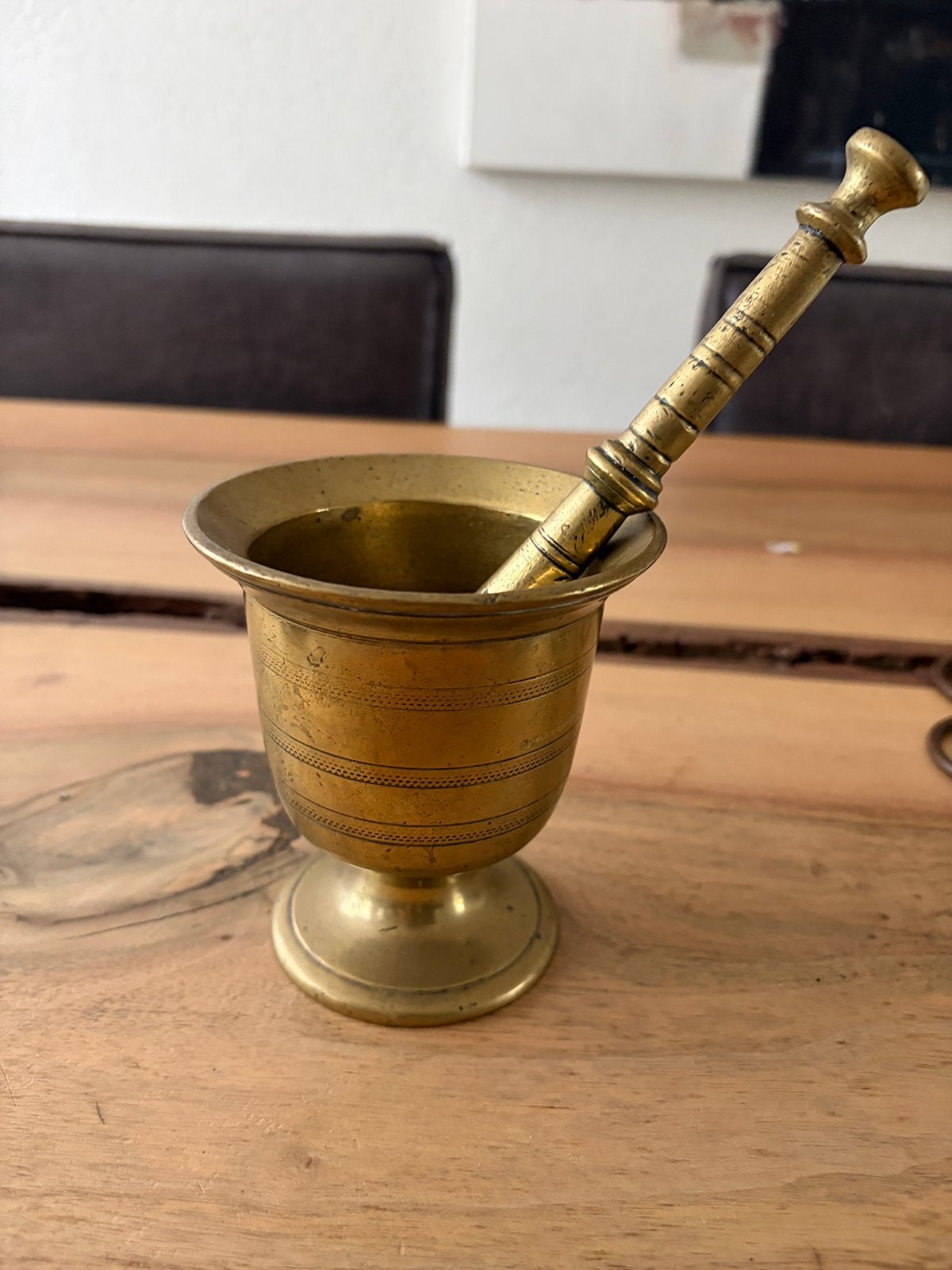 Zware antieke messing / geelkoperen vijzel met stamper, Antiek en Kunst, Antiek | Koper en Brons, Ophalen of Verzenden, Koper
