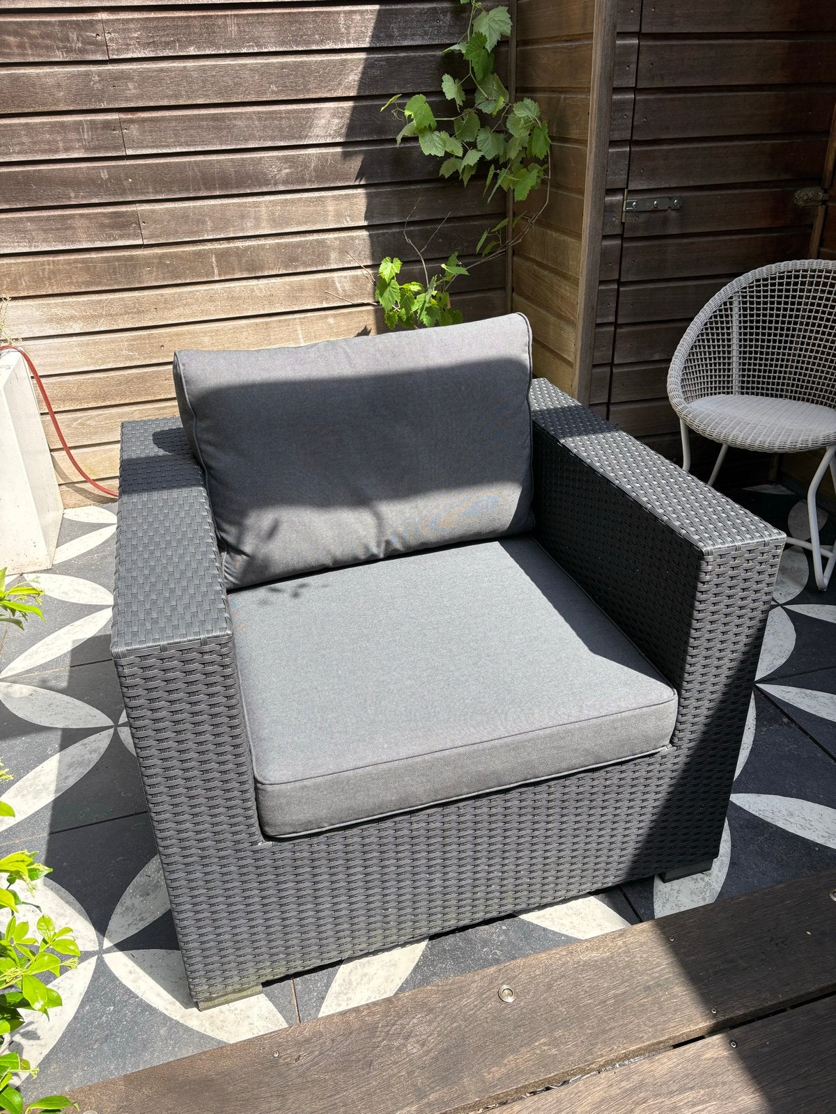 Comfortabele tuinstoel met kussen - Forza Furniture, Ophalen, Gebruikt
