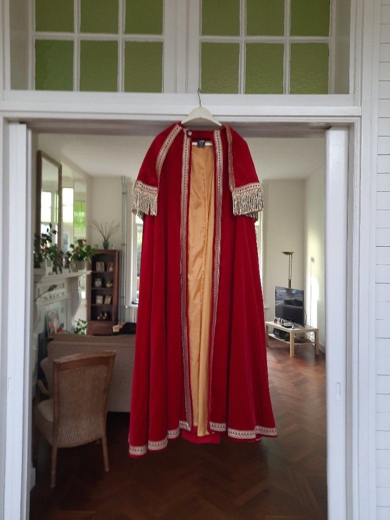 Mooi Sinterklaaspak met toebehoren, Ophalen, Zo goed als nieuw