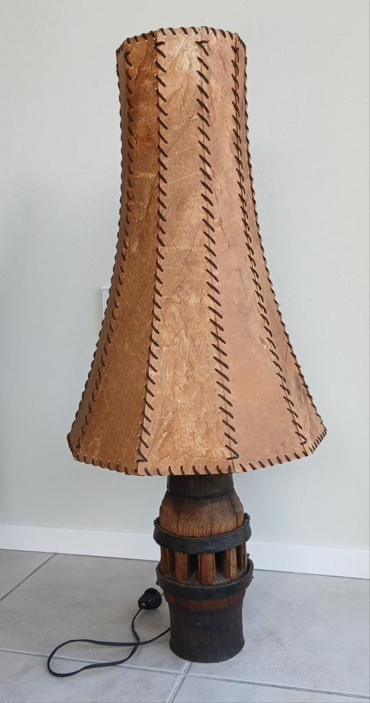 Grote antieke lamp met bijzondere voet, Antiek en Kunst, Antiek | Lampen, Ophalen of Verzenden