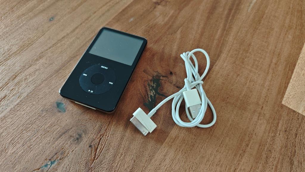 Apple iPod 5th Gen Enhanced 30GB, Audio, Tv en Foto, Mp3-spelers | Apple iPod, Gebruikt, Classic, Zwart, Ophalen of Verzenden