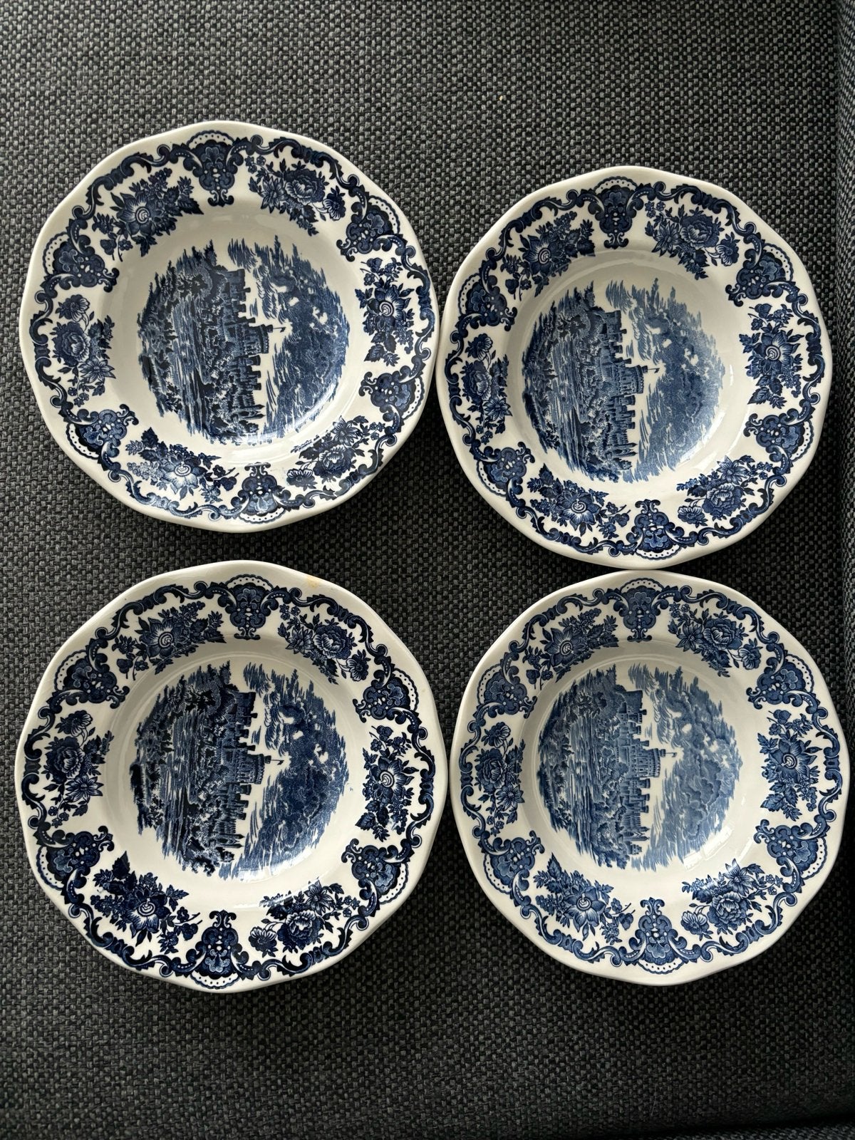 5 Wedgwood Royal Homes of Britain diepe borden, Antiek en Kunst, Antiek | Servies los, Ophalen