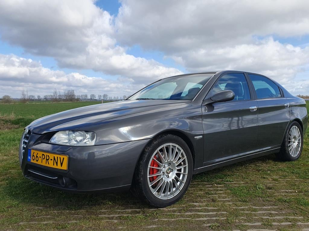 Alfa Romeo 166 3.0 V6 Busso Aut.(distr. verv.: 255.000), Auto's, Parkeersensor, Zwart, Leder, Particulier