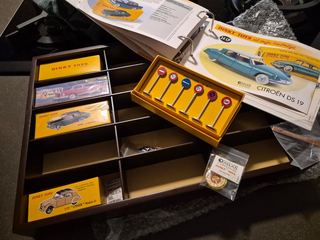 Dinky Toys Collectie: Auto's, Verkeersborden & Catalogus, Ophalen of Verzenden, Gebruikt, 1:32 tot 1:50, Auto