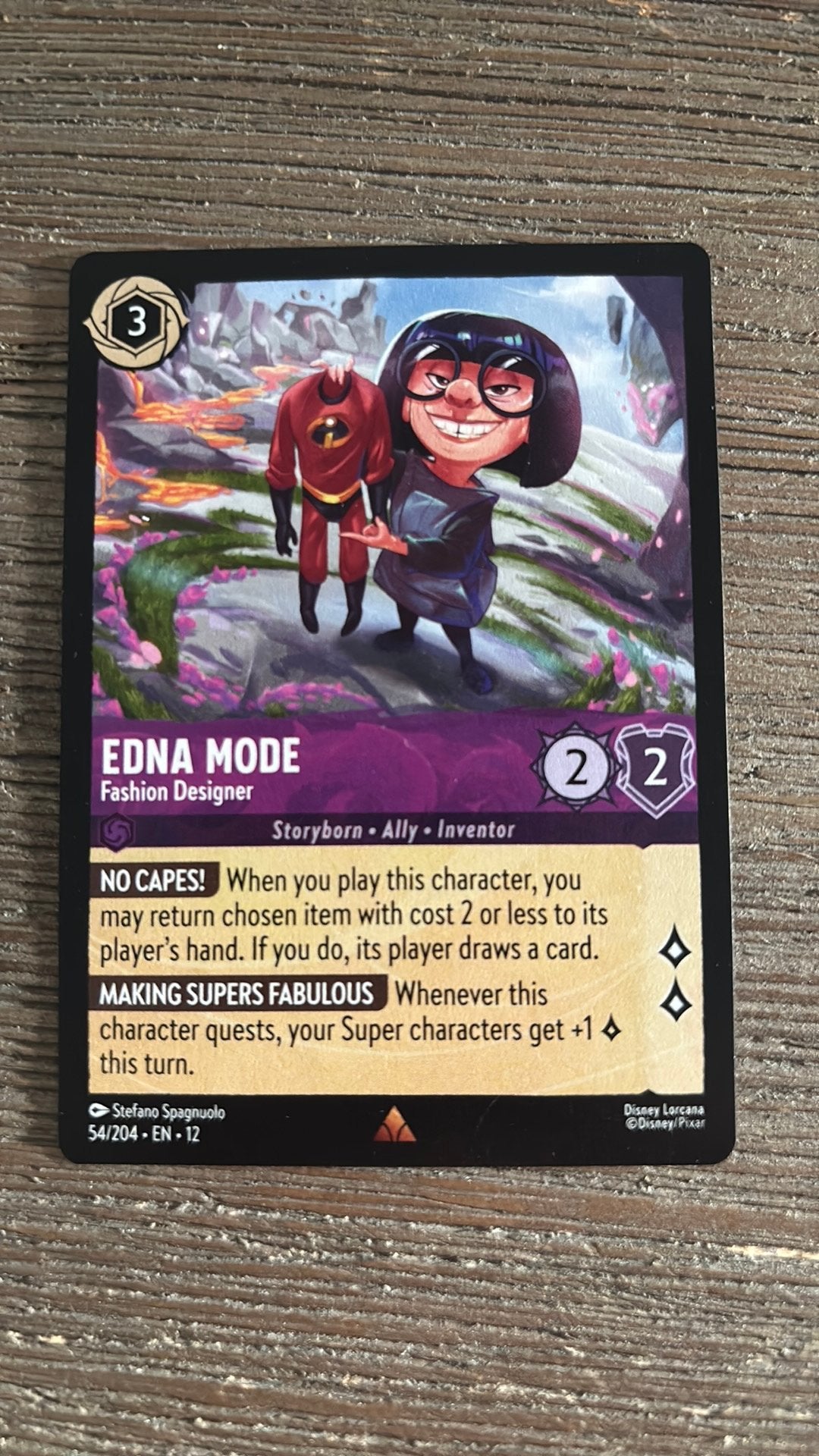 Disney Lorcana Edna Mode fashion design 54-204 12WIL nonfoil, Ophalen of Verzenden, Zo goed als nieuw, Losse kaart