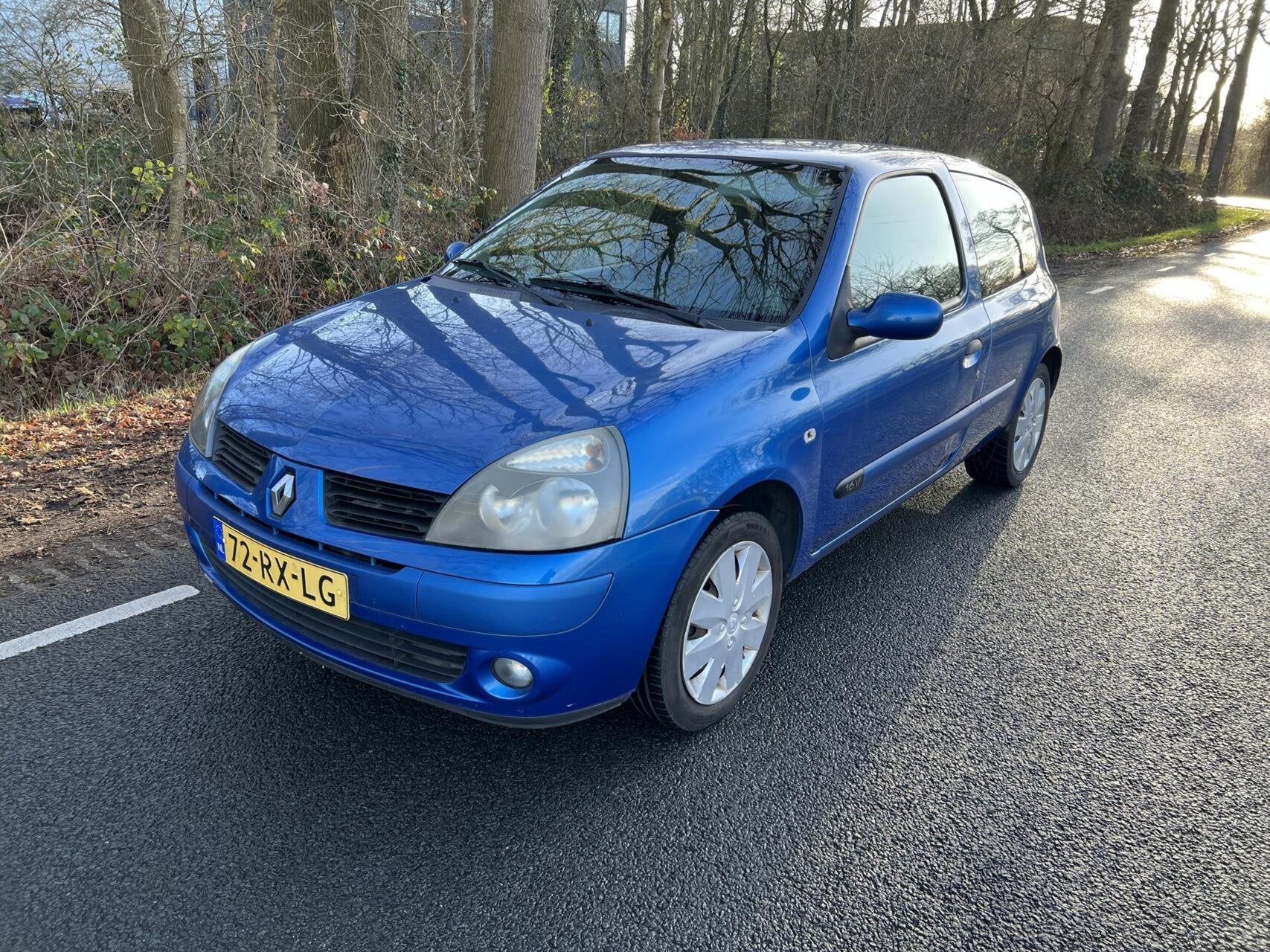 Renault Clio 1.2-16V Airco Nieuwe APK, Voorwielaandrijving, Gebruikt, 31 €/maand, Blauw