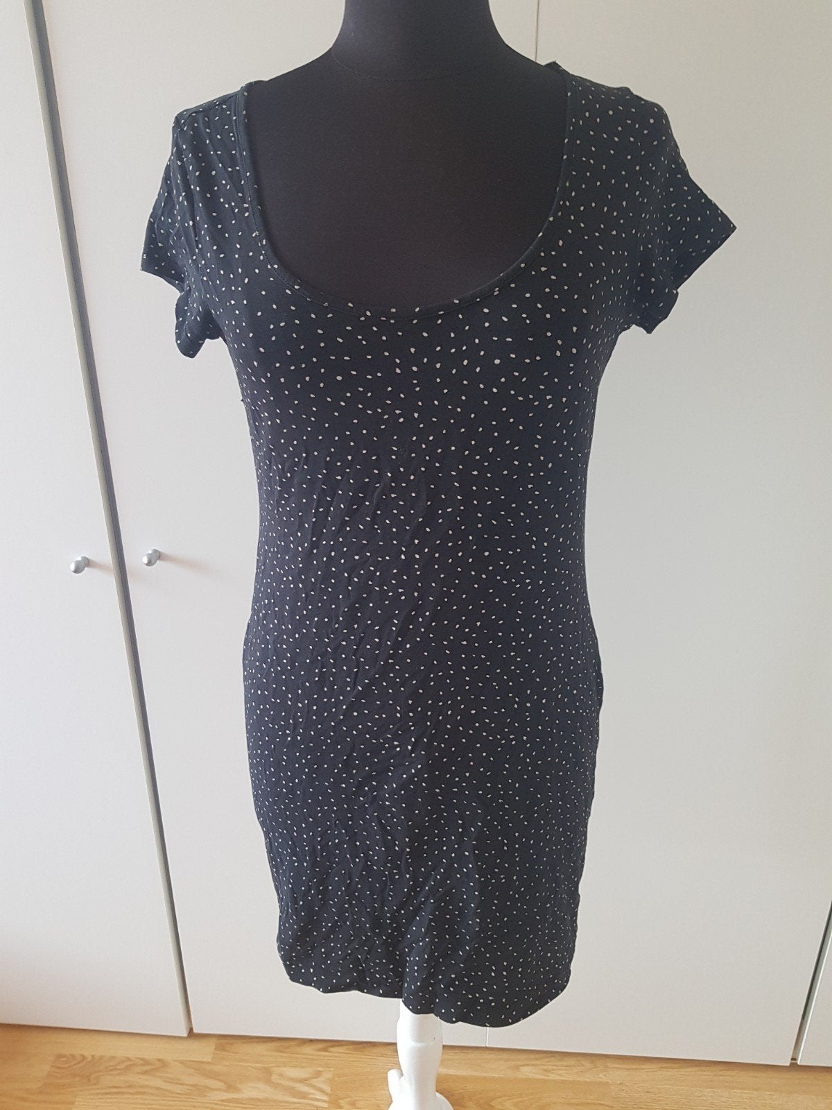 Zwart/wit gestippelde H&M t-shirt jurk - maat L, Ophalen of Verzenden, Maat 42/44 (L), Zwart, Boven de knie