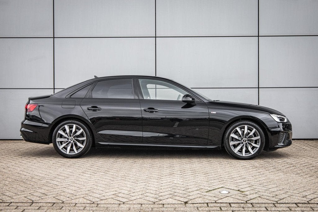 Audi A4 Limousine 35 TFSI 150pk S-tronic S edition Competiti, Auto's, Audi, Gebruikt, 4 cilinders, Zwart, Origineel Nederlands