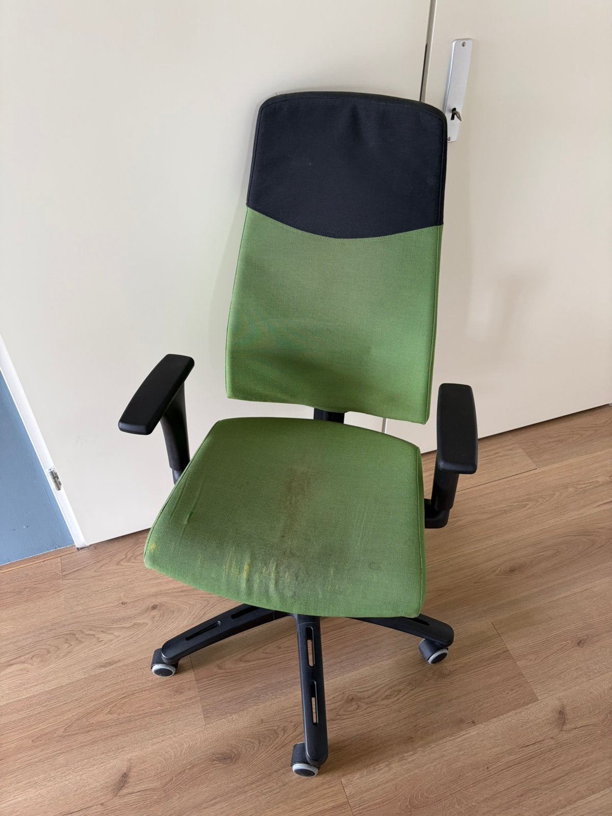 Gratis Ikea Volmar Bureaustoel, Huis en Inrichting, Bureaustoelen, Ophalen, Gebruikt, Groen, Bureaustoel