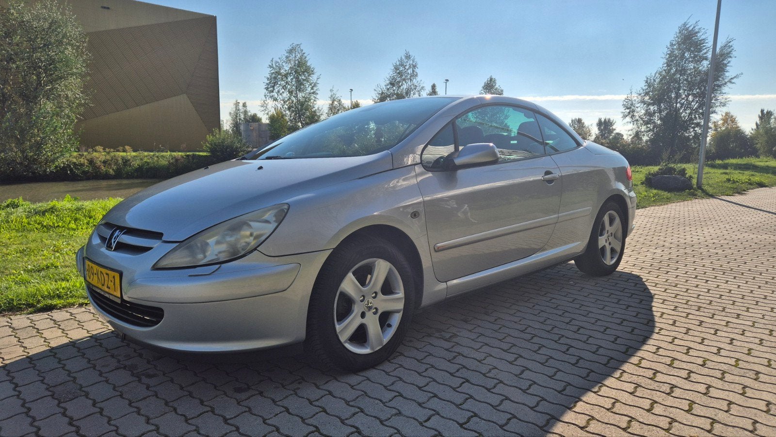Peugeot 307 2.0 16V CC 2004 Grijs, Auto's, Voorwielaandrijving, Zwart, 4 cilinders, Cabriolet