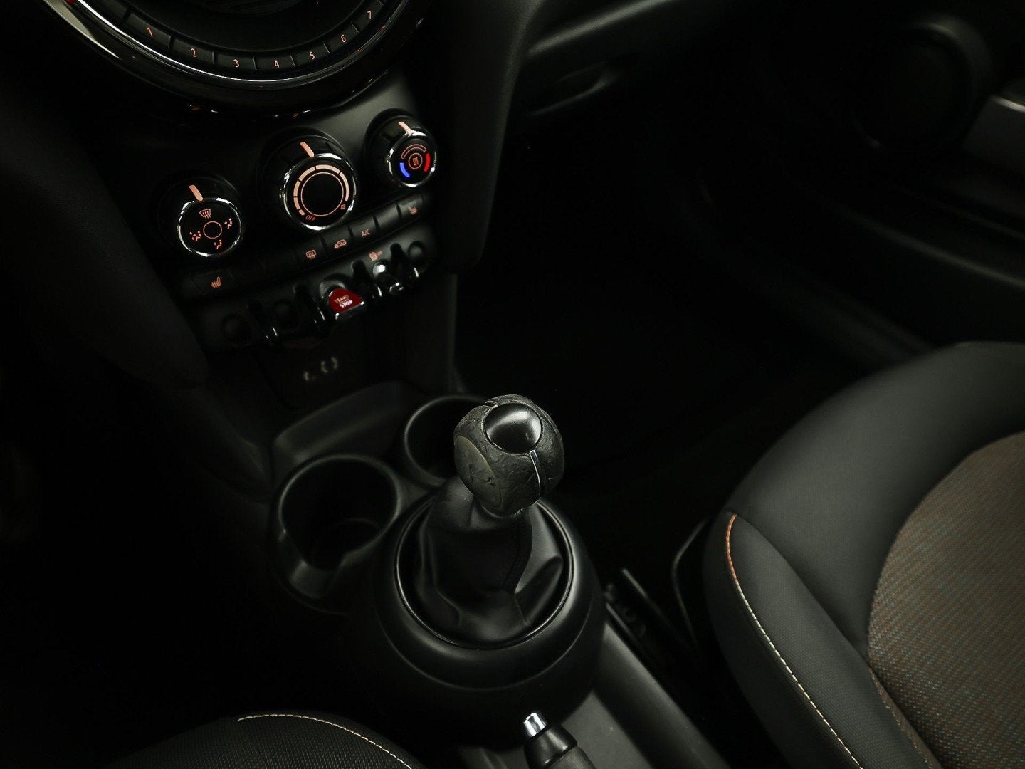 Foto 10 van MINI One 1.2 One Sport (AIRCO, STOELVERWARMING, BLUETOOTH, S