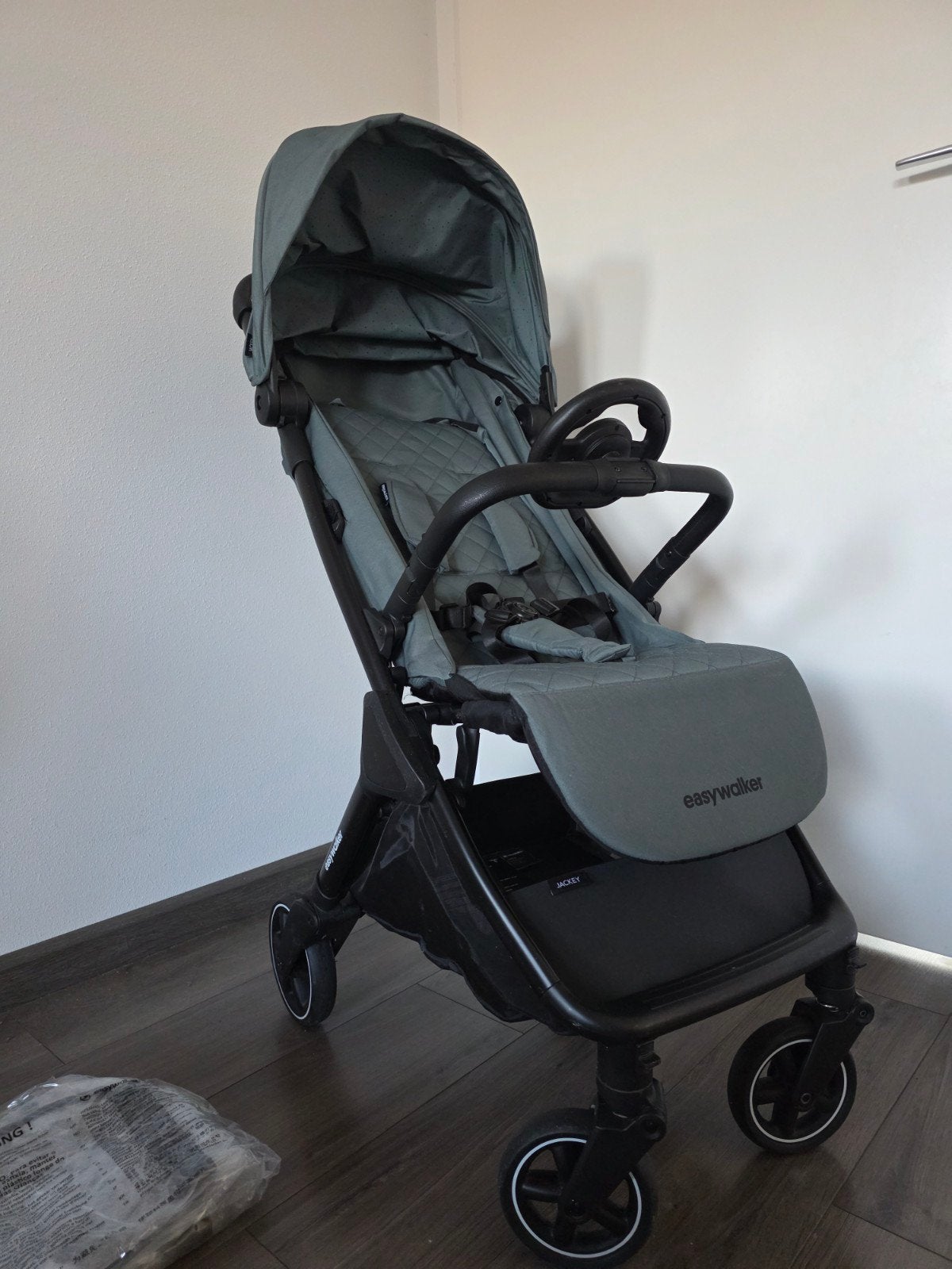 Easywalker Jacky buggy - Forest Green met stuur en regenhoes