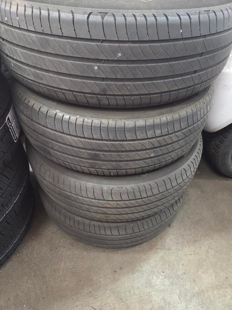 215 65 17 Michelin  primacy met ruim 5 mm, 215 mm, 17 inch, Ophalen of Verzenden, Band(en)
