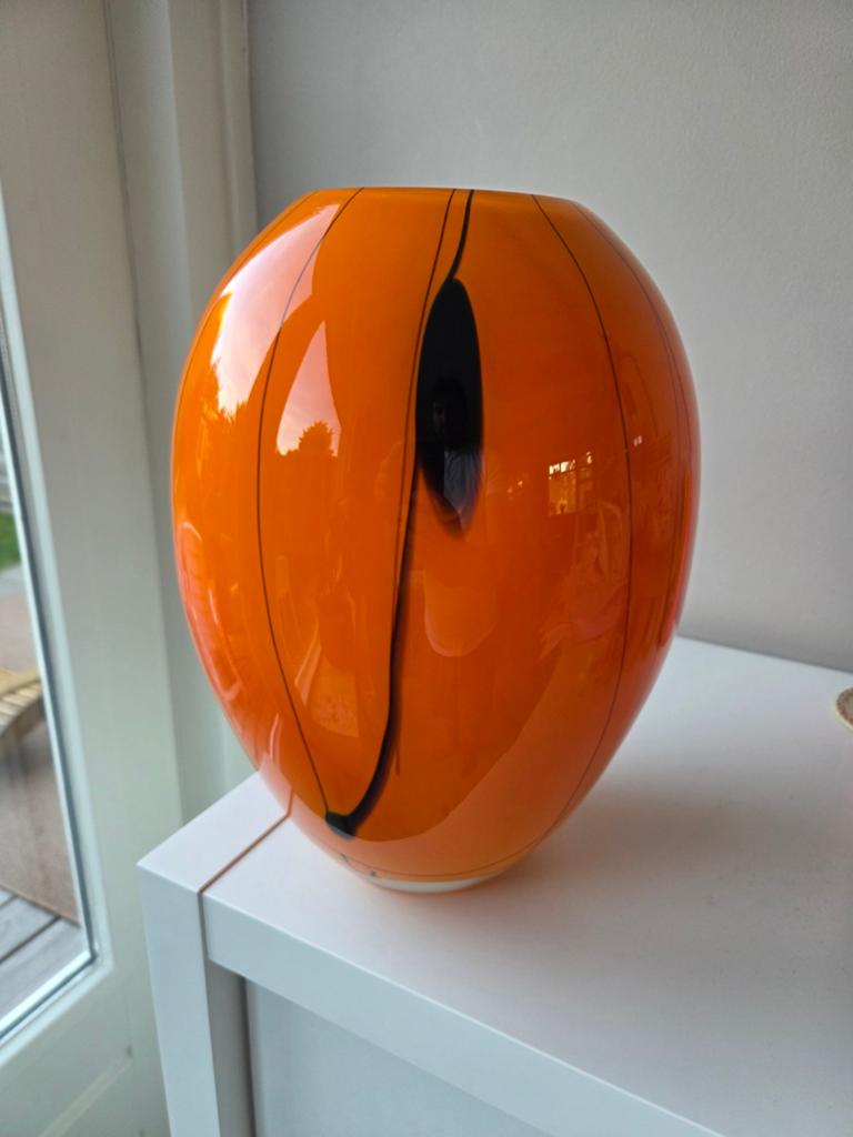 Makora Krosno Oranje Glazen Vaas met Zwarte Lijnen, Ophalen