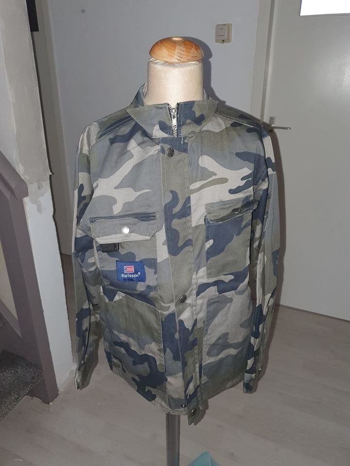 Stoere camouflage jas voor kinderen maat 140, Nielsson, Ophalen of Verzenden, Zo goed als nieuw, Jongen