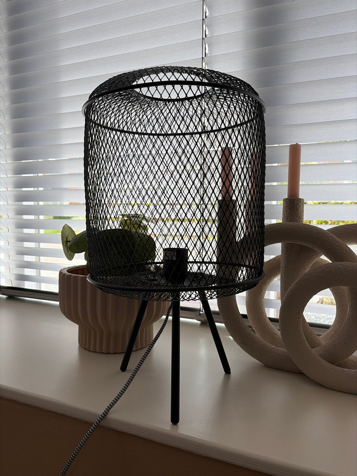 Zwarte metalen tafellamp met gaasdesign, Overige merken, Zwart, E27 (groot), Zo goed als nieuw