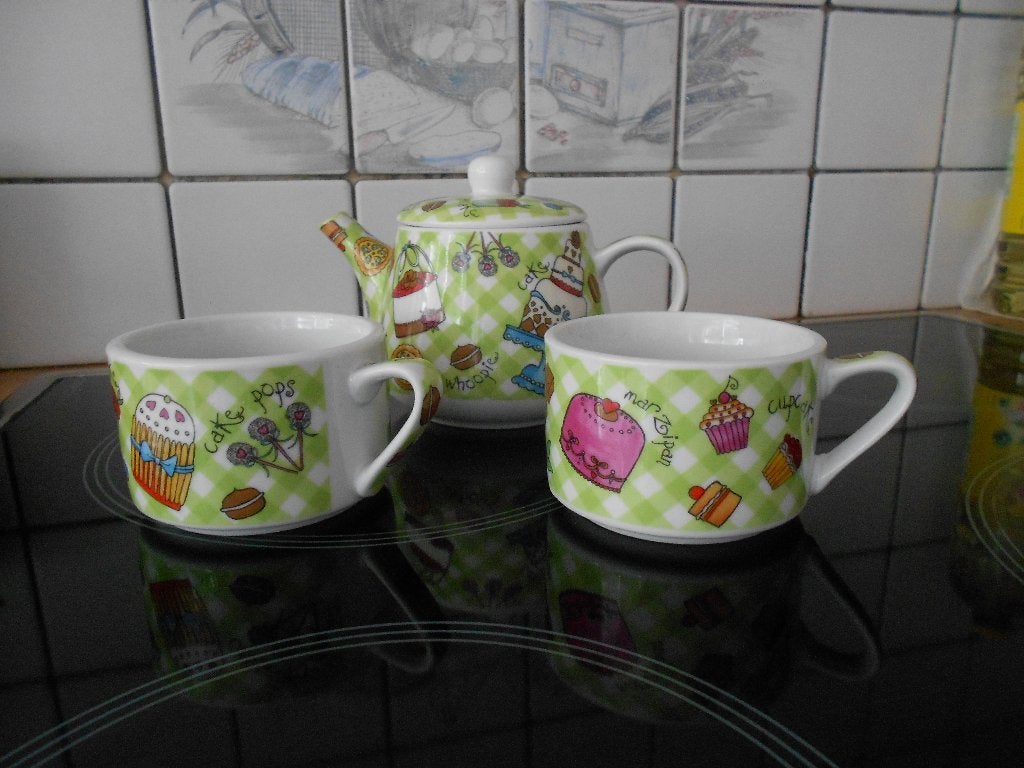 kleine theepot met 2 kopjes cupcake party by Xenos, Ophalen, Gebruikt, Overige merken, Porselein