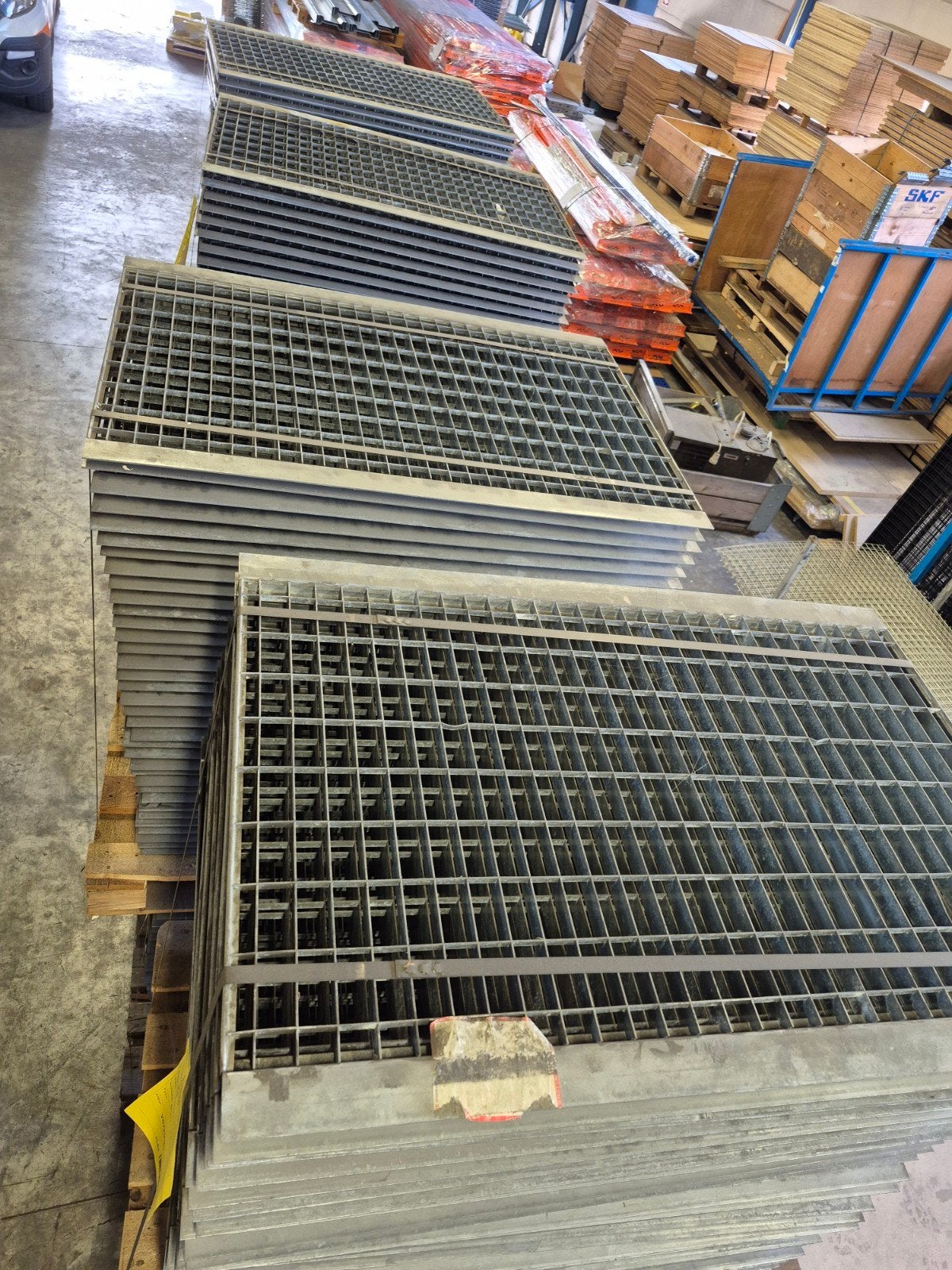Persrooster vloerrooster 700x990mm met opleglip, Ophalen of Verzenden, Gebruikt, Overige metalen