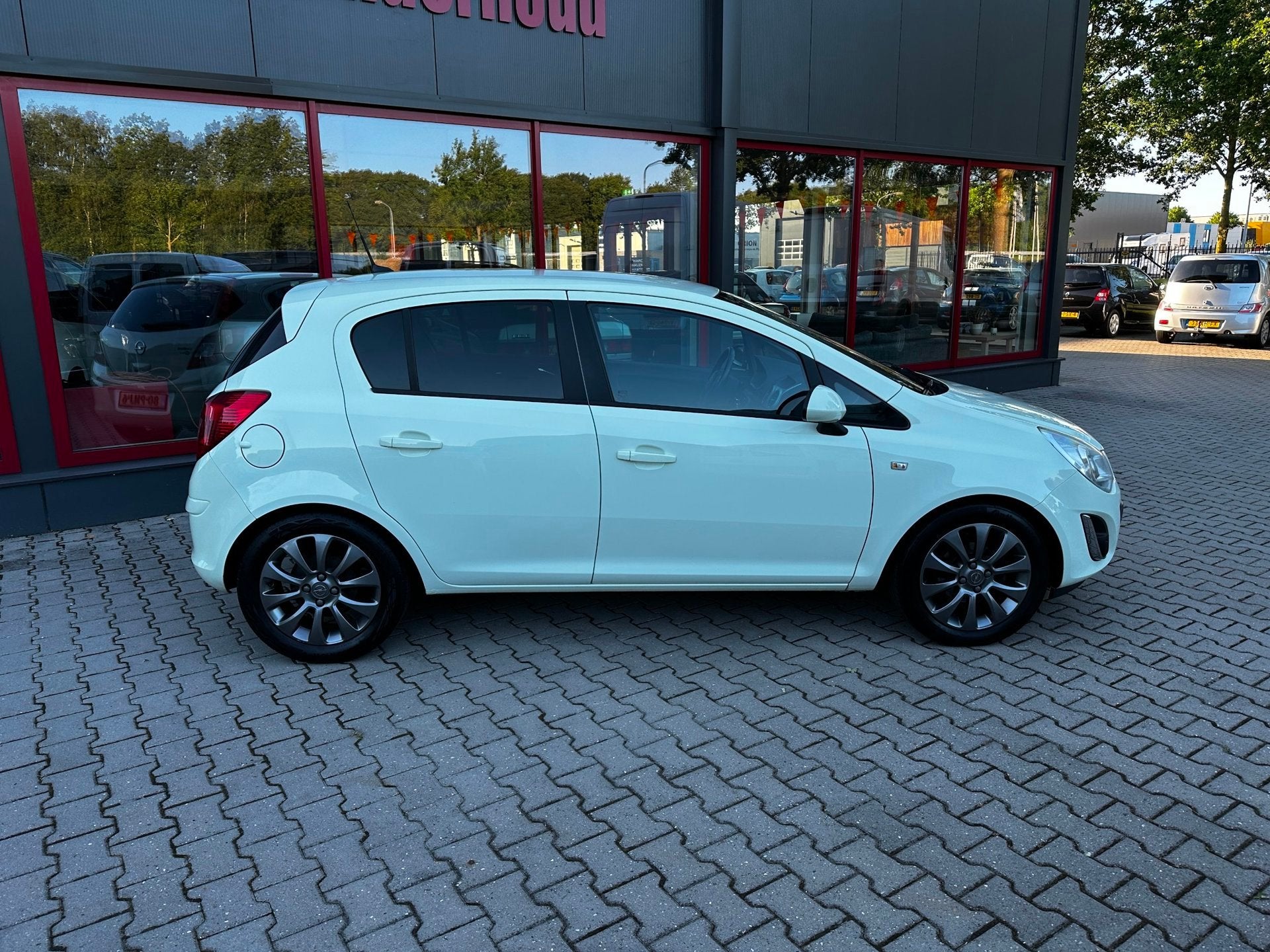 Opel Corsa 1.4-16V Edition / Dealer Onderh / Airco / Navi /, Auto's, Voorwielaandrijving, Euro 5, Gebruikt, 1398 cc