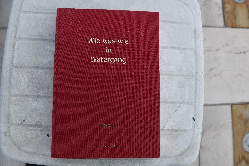 Genelogiesche families in Waterlands dorp 17e en 18e, Ophalen, Nieuw, Mr. R.G. Louw, 17e en 18e eeuw