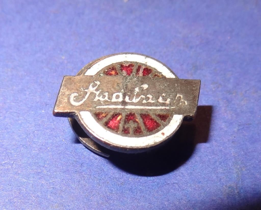 Studebaker Andere Kleur Revers Knoop 16 x 12 mm, Verzenden, Gebruikt, Transport, Speldje of Pin