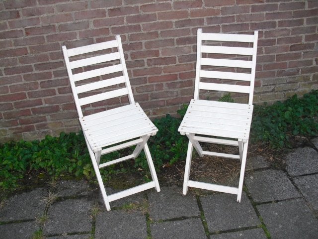 TE KOOP TWEE HOUTEN INKLAPBARE TUIN STOELTJES, Ophalen, Hout